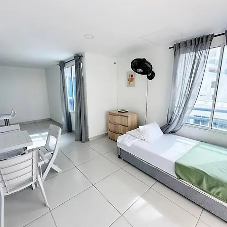 Apartamento Moderno 9 Floor 2br Laguito - Frente A La Playa Cartagena